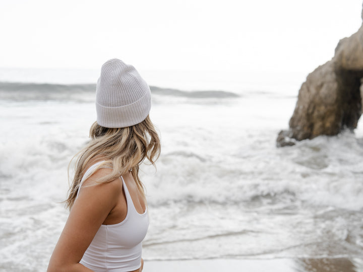 the cashmere snow white beanie